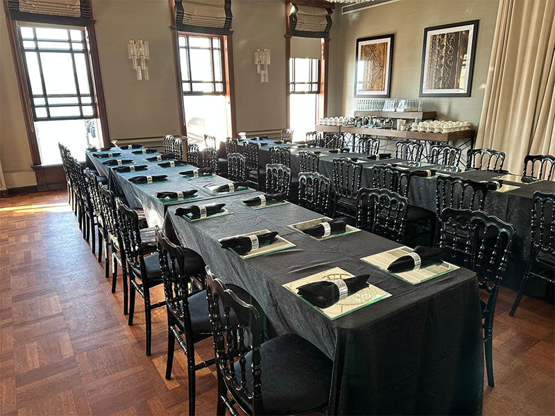 Kiralık Siyah Sandalye