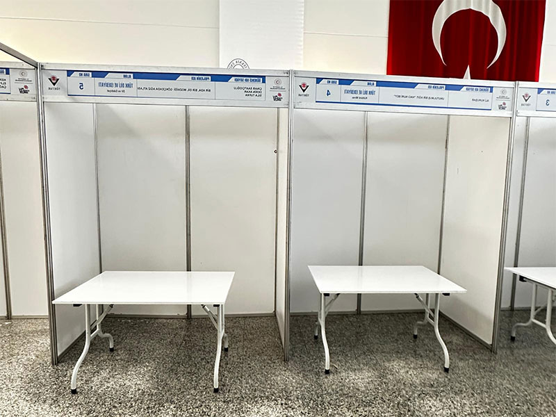 Dikdörtgen Masa Kiralama